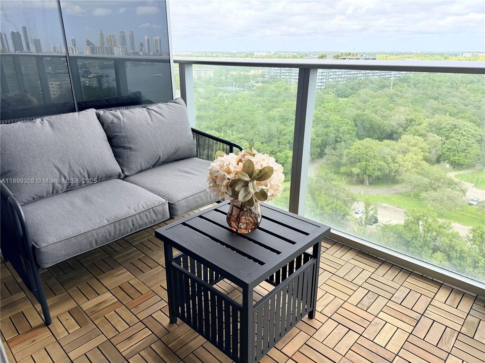 For Rent: $3,950 (2 beds, 2 baths, 1115 Square Feet)