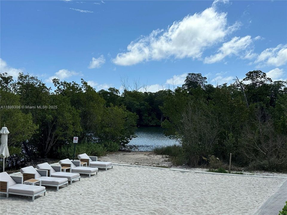 For Rent: $3,950 (2 beds, 2 baths, 1115 Square Feet)