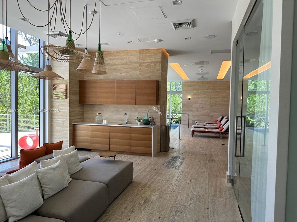 For Rent: $3,950 (2 beds, 2 baths, 1115 Square Feet)