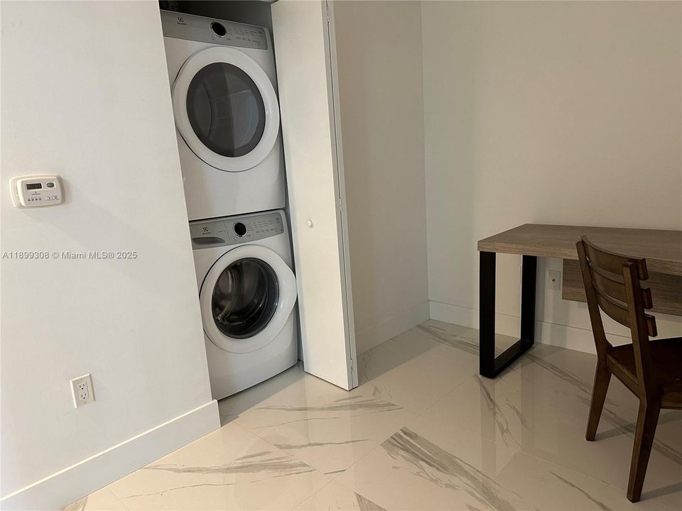 For Rent: $3,950 (2 beds, 2 baths, 1115 Square Feet)