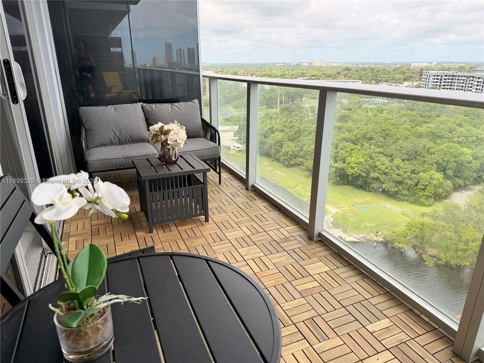 For Rent: $3,950 (2 beds, 2 baths, 1115 Square Feet)