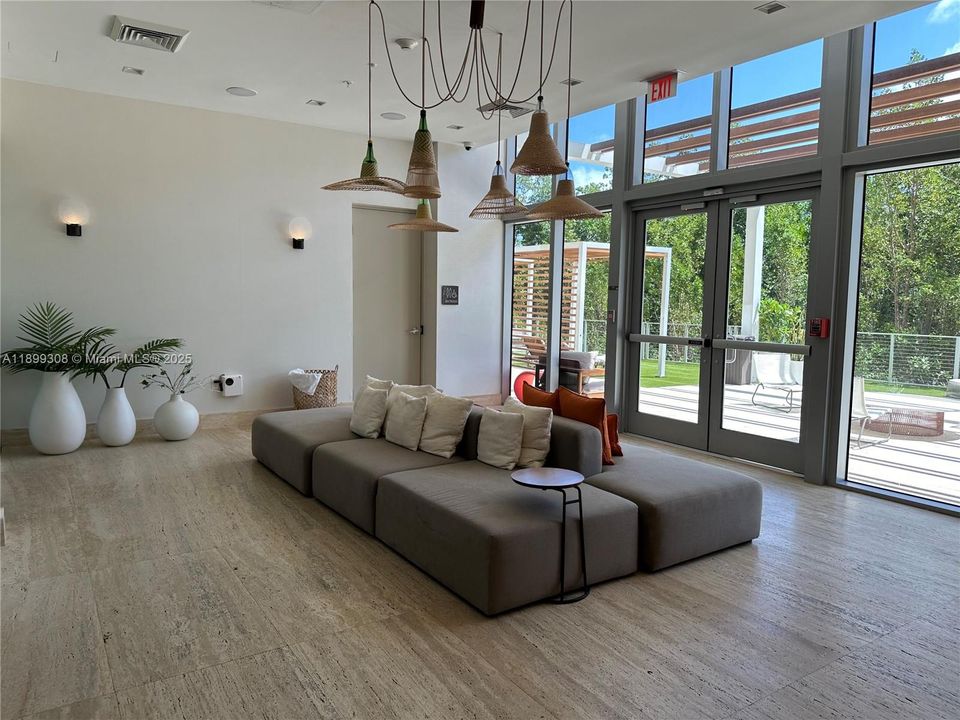 For Rent: $3,950 (2 beds, 2 baths, 1115 Square Feet)