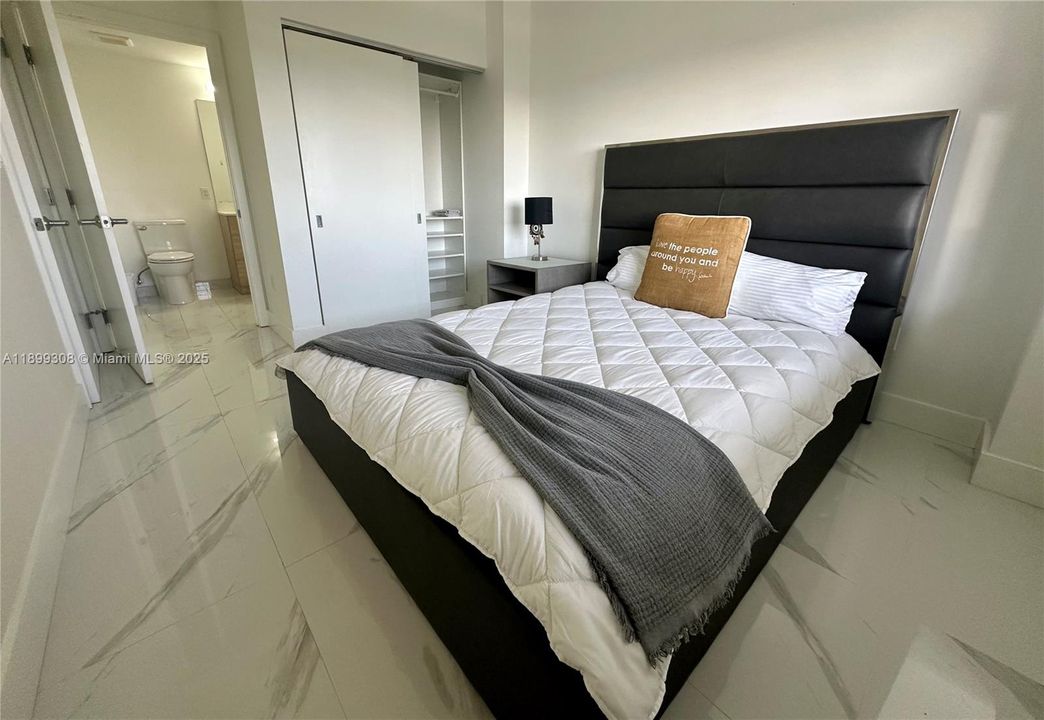 For Rent: $3,950 (2 beds, 2 baths, 1115 Square Feet)