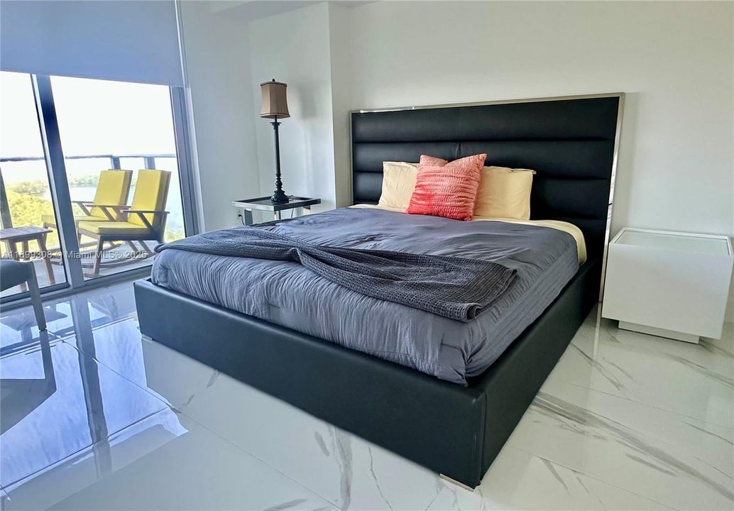 For Rent: $3,950 (2 beds, 2 baths, 1115 Square Feet)