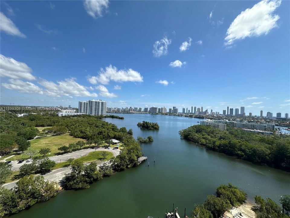 For Rent: $3,950 (2 beds, 2 baths, 1115 Square Feet)