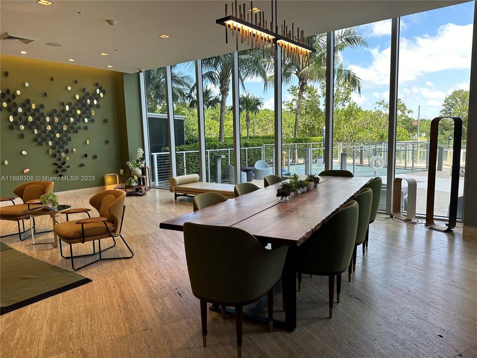 For Rent: $3,950 (2 beds, 2 baths, 1115 Square Feet)