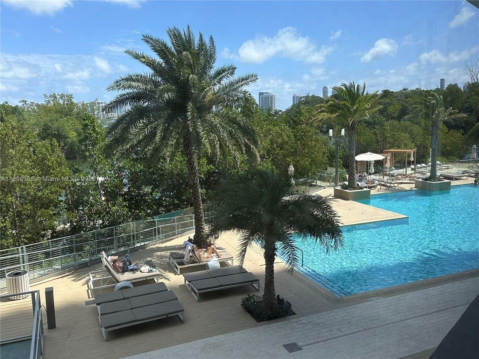 For Rent: $3,950 (2 beds, 2 baths, 1115 Square Feet)