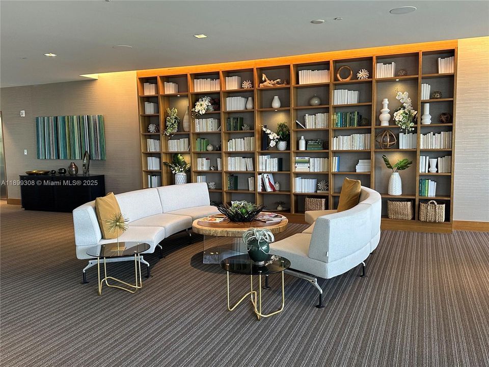 For Rent: $3,950 (2 beds, 2 baths, 1115 Square Feet)