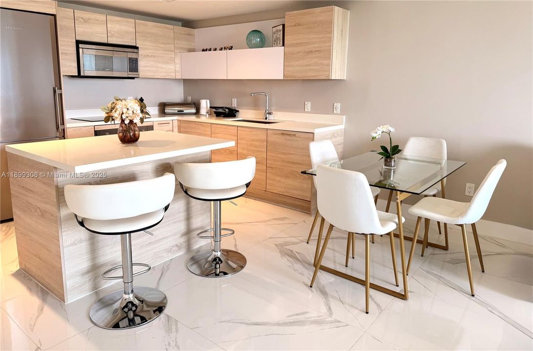 For Rent: $3,950 (2 beds, 2 baths, 1115 Square Feet)