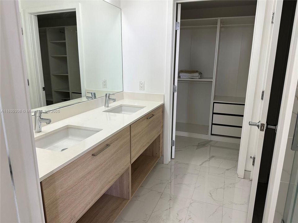 For Rent: $3,950 (2 beds, 2 baths, 1115 Square Feet)