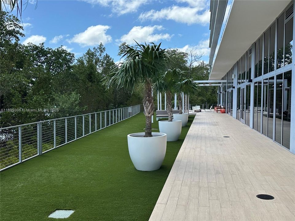 For Rent: $3,950 (2 beds, 2 baths, 1115 Square Feet)