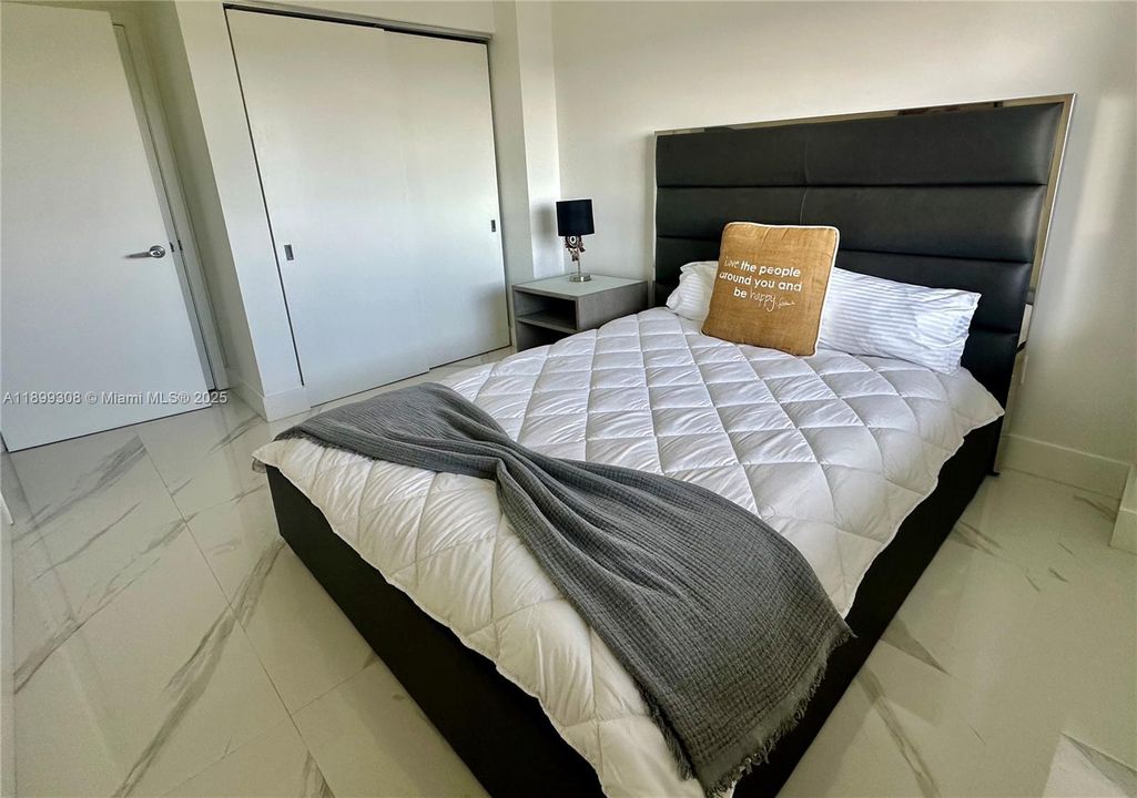 For Rent: $3,950 (2 beds, 2 baths, 1115 Square Feet)