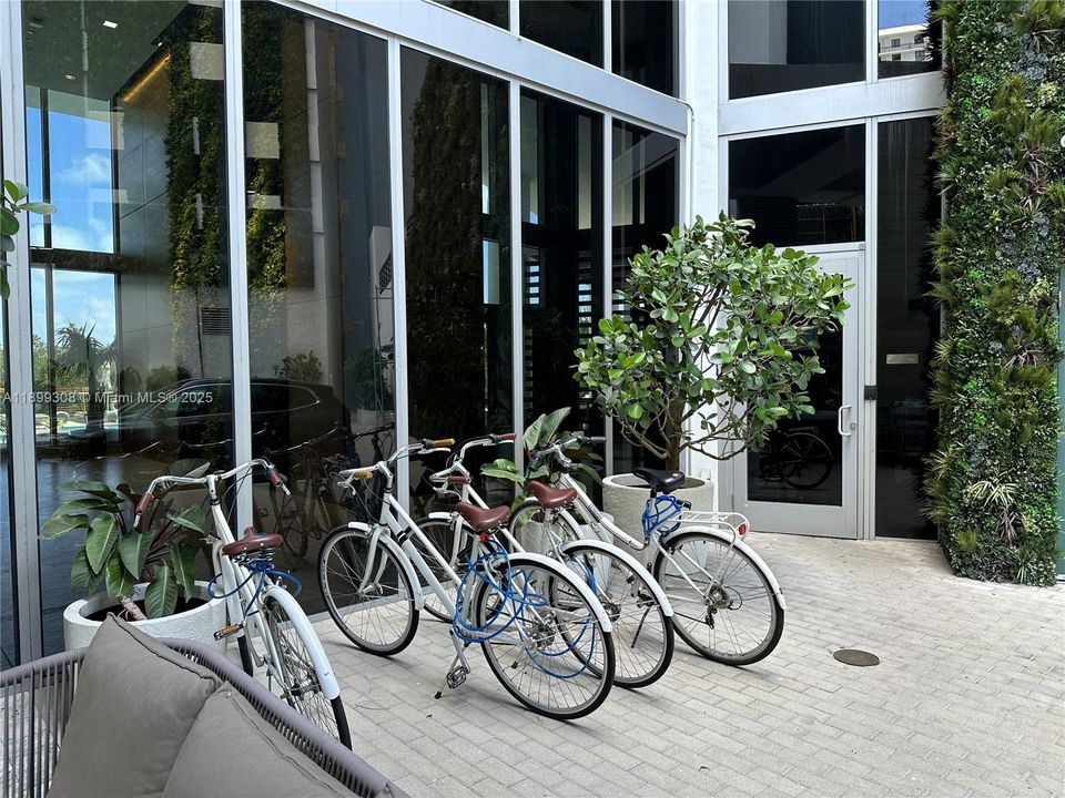 For Rent: $3,950 (2 beds, 2 baths, 1115 Square Feet)