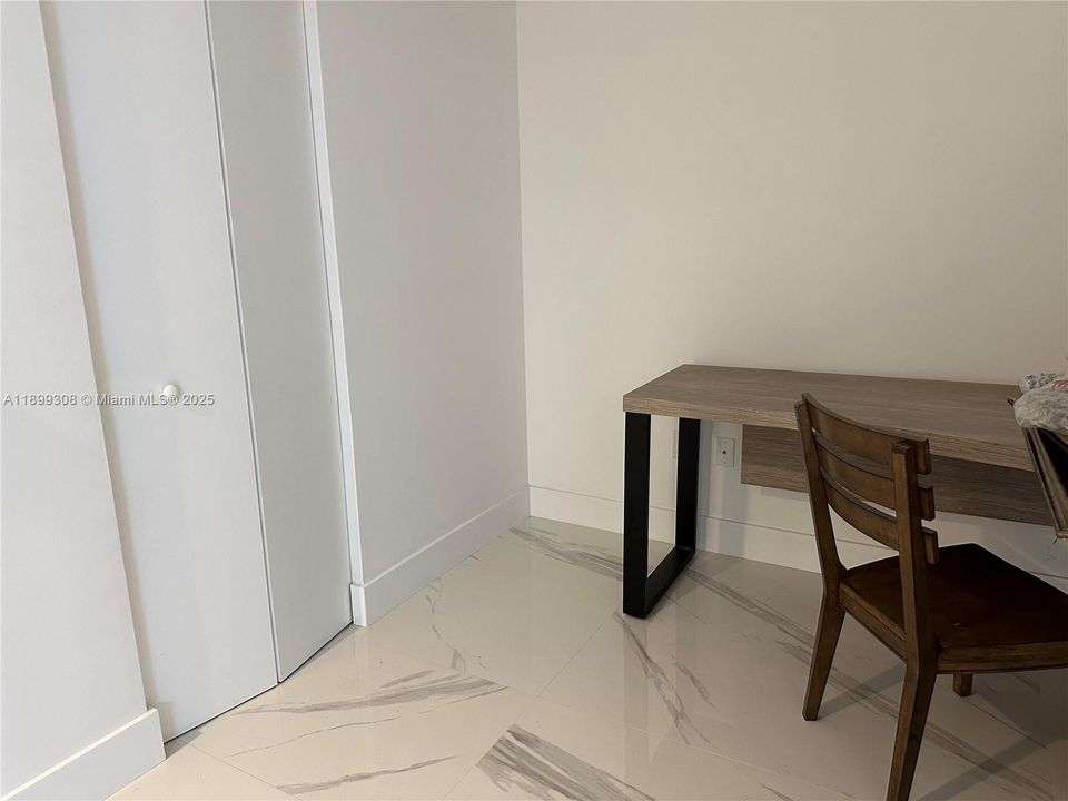 For Rent: $3,950 (2 beds, 2 baths, 1115 Square Feet)