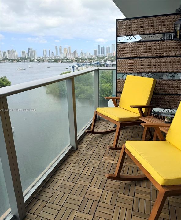 For Rent: $3,950 (2 beds, 2 baths, 1115 Square Feet)