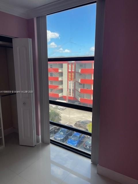 Active With Contract: $2,100 (2 beds, 2 baths, 978 Square Feet)