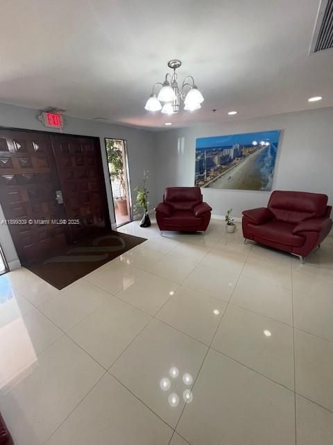 Active With Contract: $2,100 (2 beds, 2 baths, 978 Square Feet)