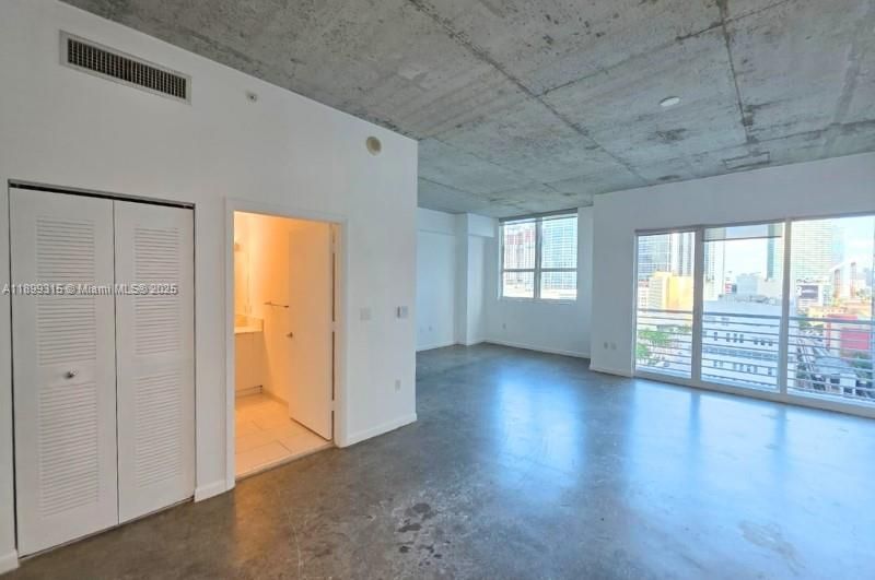 待售: $325,000 (1 贝兹, 1 浴室, 662 平方英尺)