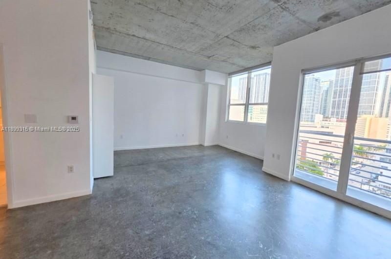 待售: $325,000 (1 贝兹, 1 浴室, 662 平方英尺)