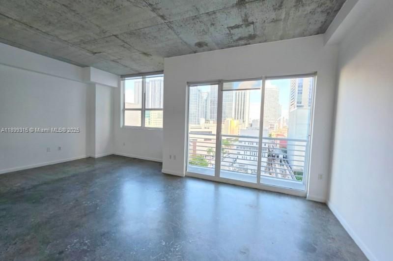 待售: $325,000 (1 贝兹, 1 浴室, 662 平方英尺)