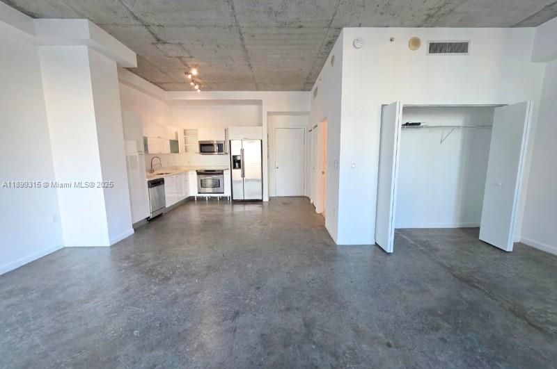 待售: $325,000 (1 贝兹, 1 浴室, 662 平方英尺)