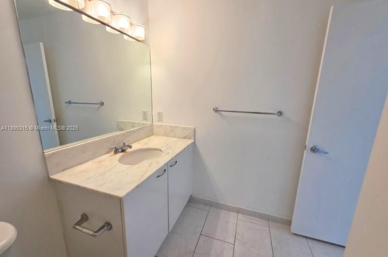 待售: $325,000 (1 贝兹, 1 浴室, 662 平方英尺)