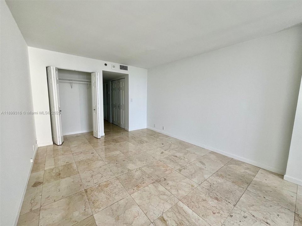 For Sale: $515,000 (2 beds, 2 baths, 1030 Square Feet)