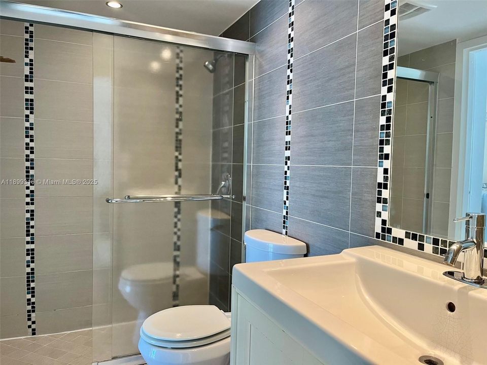 For Sale: $515,000 (2 beds, 2 baths, 1030 Square Feet)