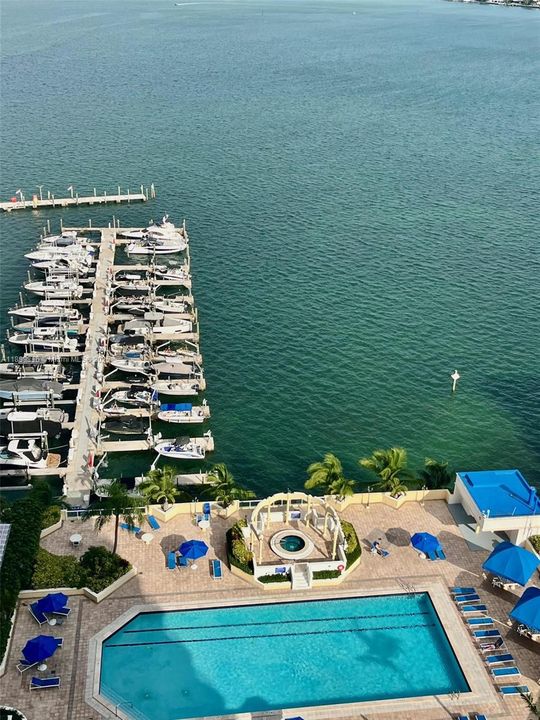 For Sale: $515,000 (2 beds, 2 baths, 1030 Square Feet)