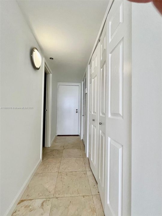 For Sale: $515,000 (2 beds, 2 baths, 1030 Square Feet)