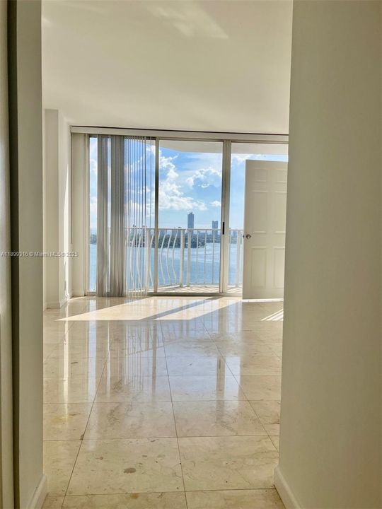 For Sale: $515,000 (2 beds, 2 baths, 1030 Square Feet)