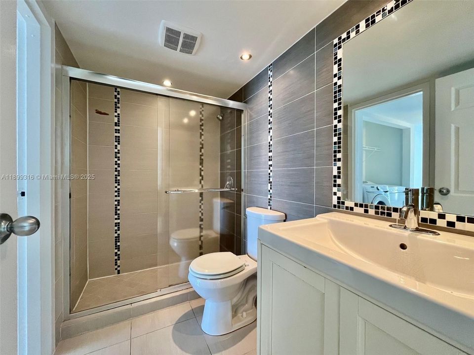 For Sale: $515,000 (2 beds, 2 baths, 1030 Square Feet)