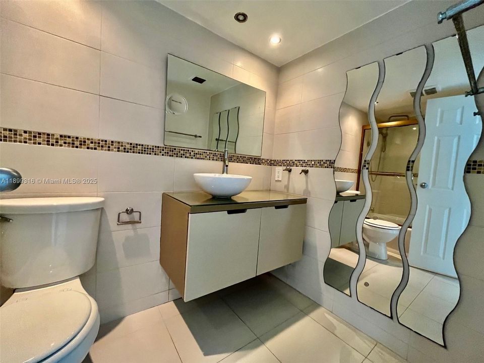 For Sale: $515,000 (2 beds, 2 baths, 1030 Square Feet)