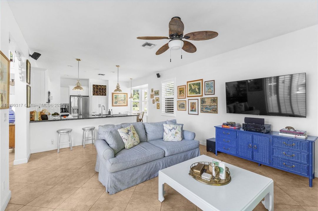 Recently Sold: $975,000 (4 beds, 2 baths, 2886 Square Feet)