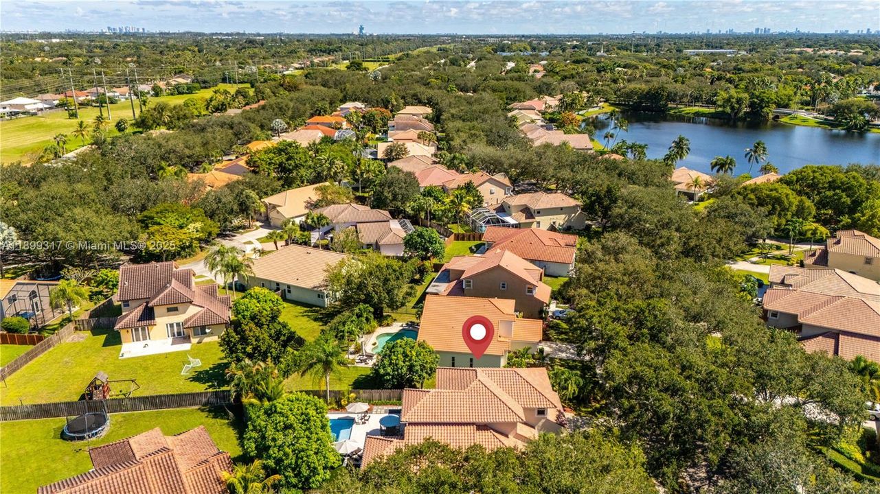 Recently Sold: $975,000 (4 beds, 2 baths, 2886 Square Feet)