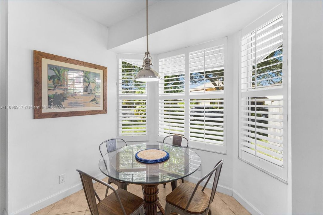 Recently Sold: $975,000 (4 beds, 2 baths, 2886 Square Feet)