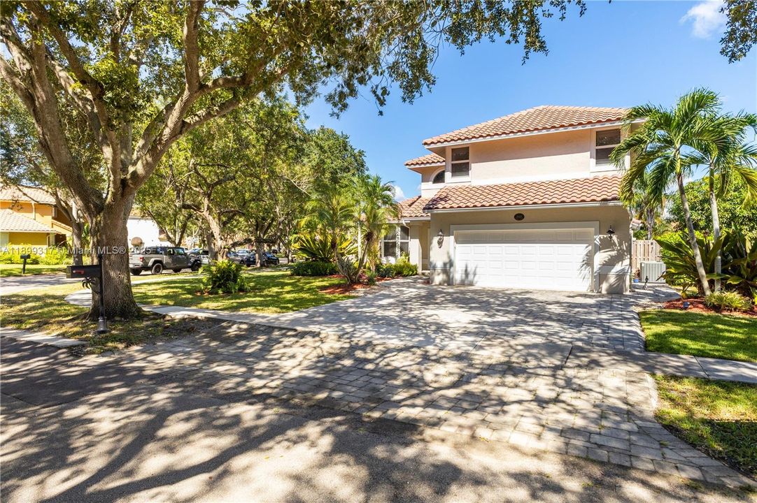 Recently Sold: $975,000 (4 beds, 2 baths, 2886 Square Feet)