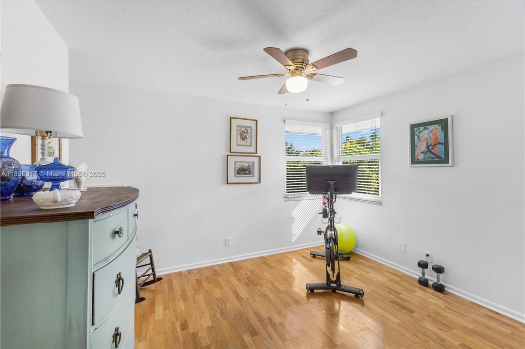 Recently Sold: $975,000 (4 beds, 2 baths, 2886 Square Feet)