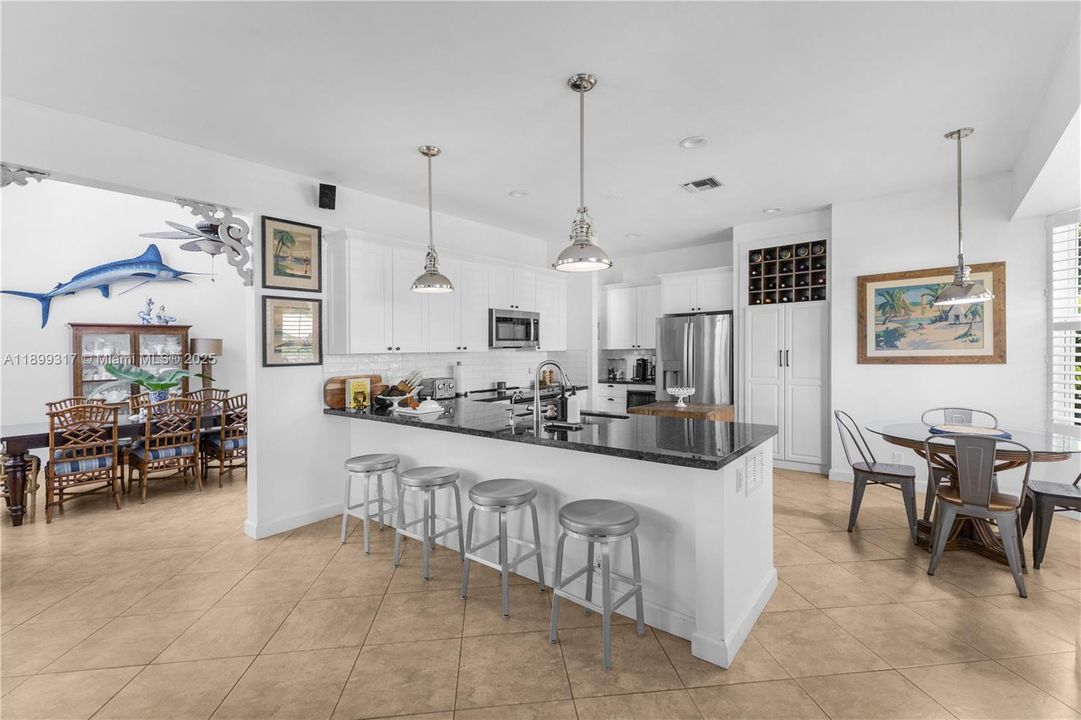 Recently Sold: $975,000 (4 beds, 2 baths, 2886 Square Feet)