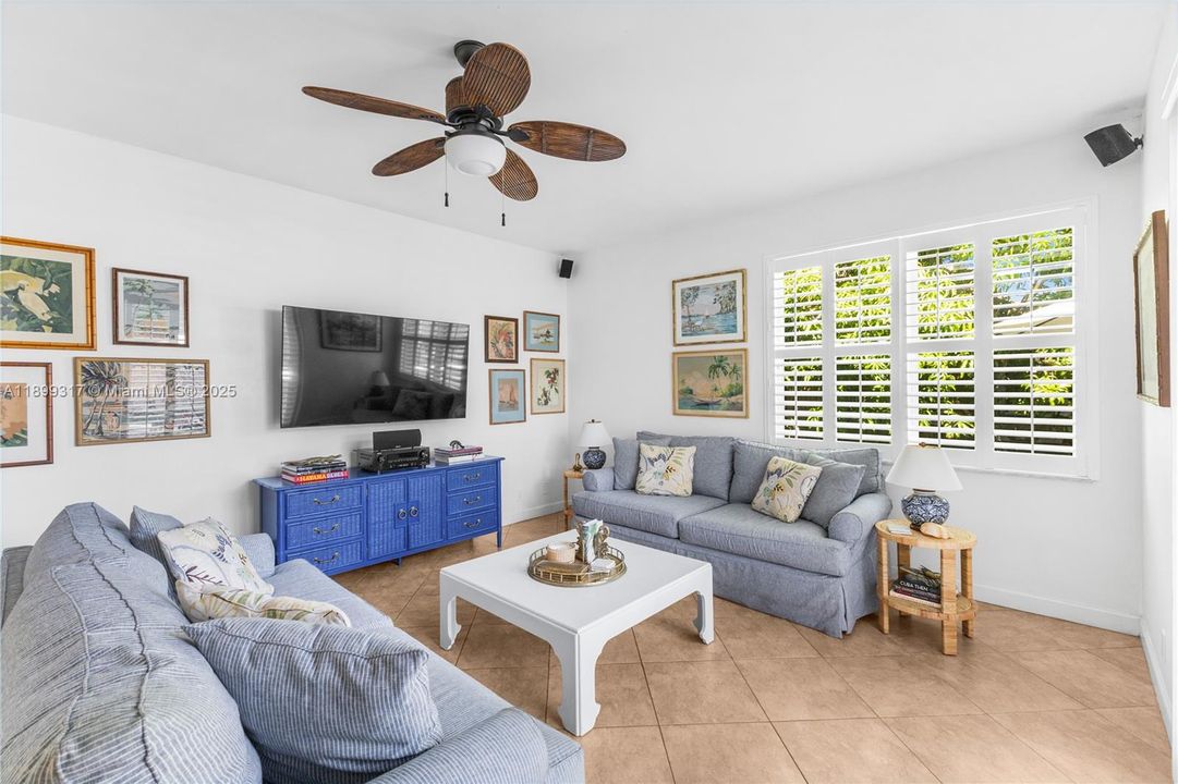 Recently Sold: $975,000 (4 beds, 2 baths, 2886 Square Feet)