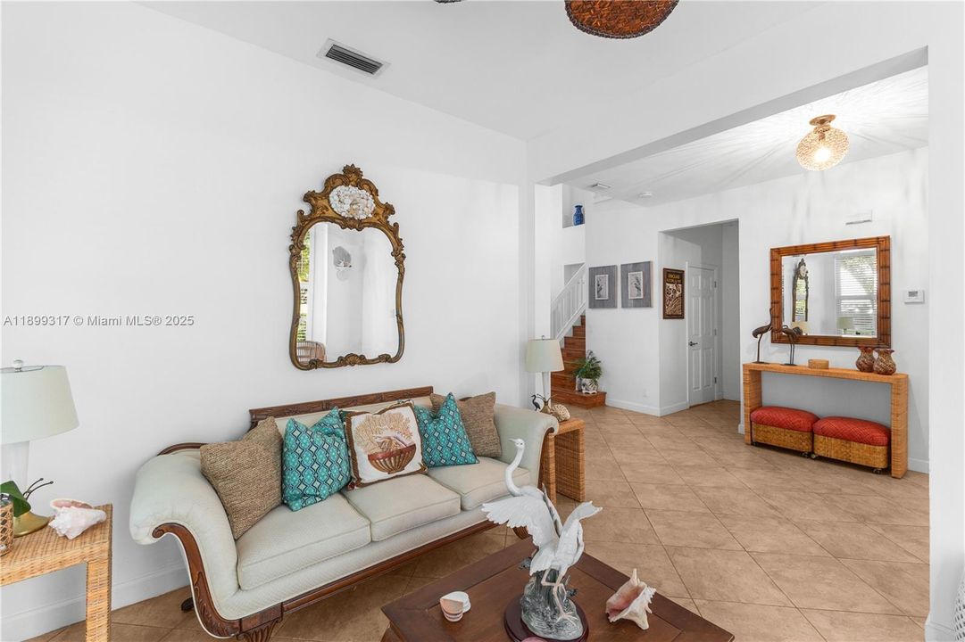 Recently Sold: $975,000 (4 beds, 2 baths, 2886 Square Feet)