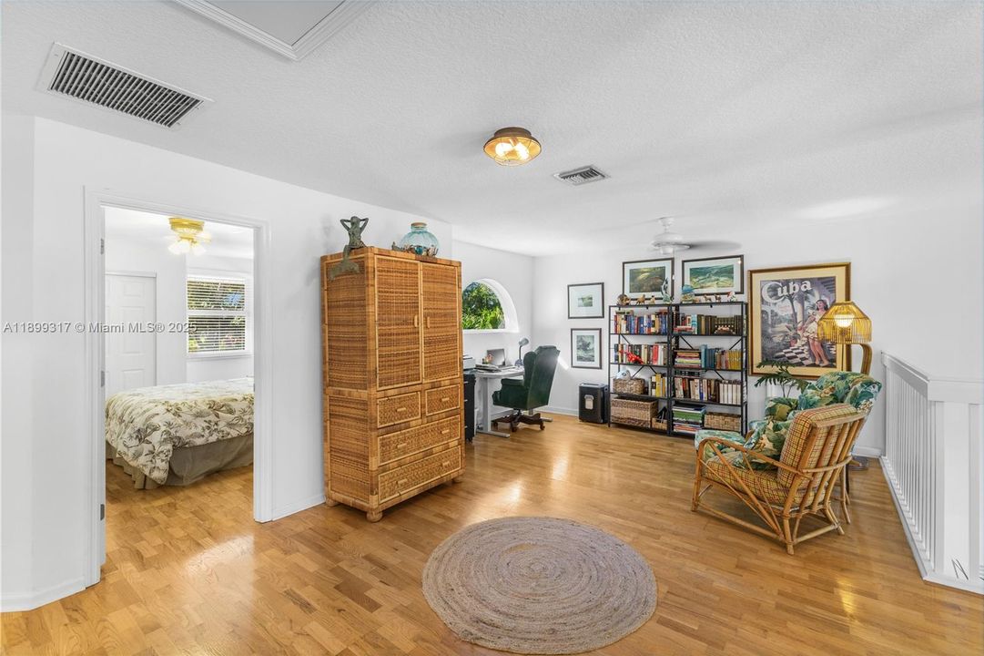 Recently Sold: $975,000 (4 beds, 2 baths, 2886 Square Feet)