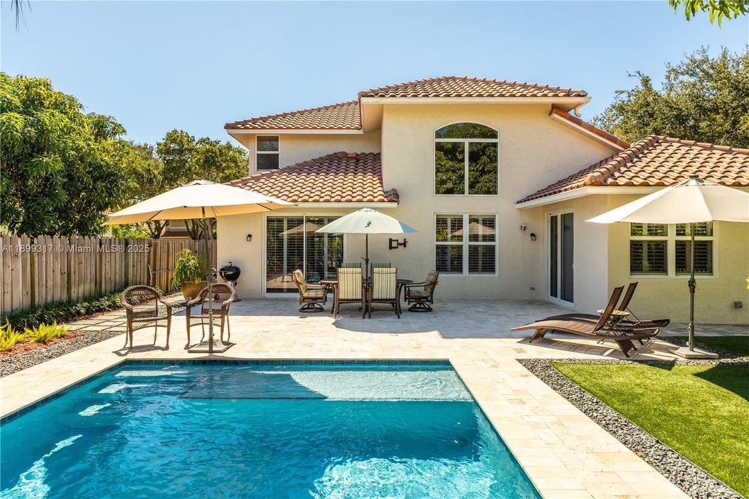 Recently Sold: $975,000 (4 beds, 2 baths, 2886 Square Feet)