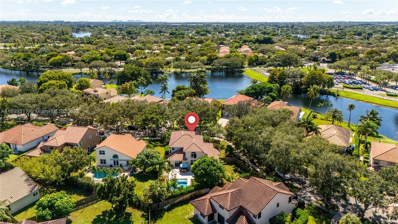 Recently Sold: $975,000 (4 beds, 2 baths, 2886 Square Feet)