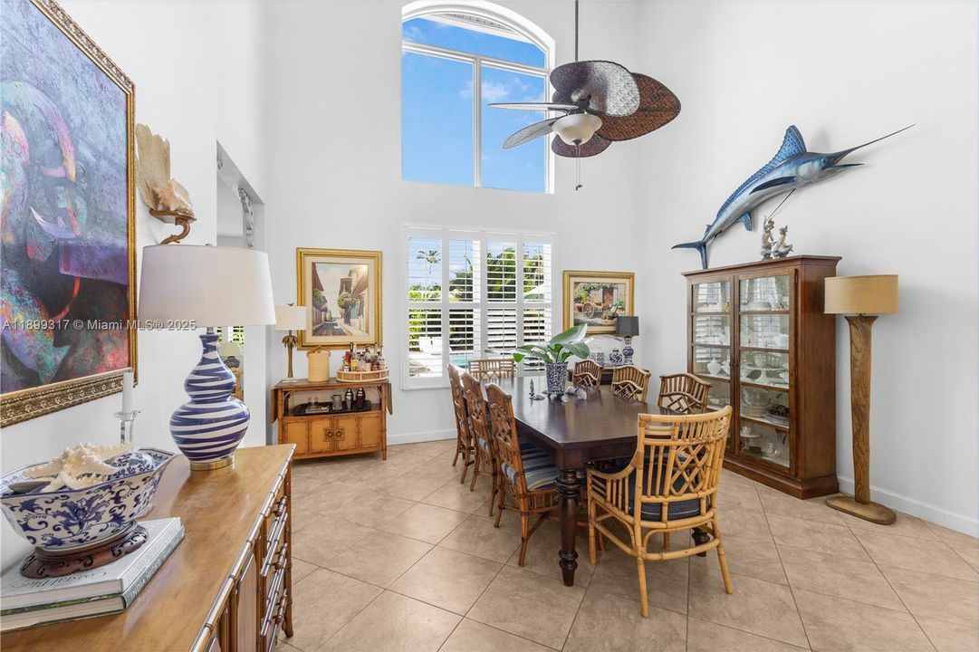 Recently Sold: $975,000 (4 beds, 2 baths, 2886 Square Feet)