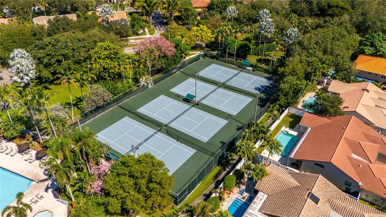 Recently Sold: $975,000 (4 beds, 2 baths, 2886 Square Feet)