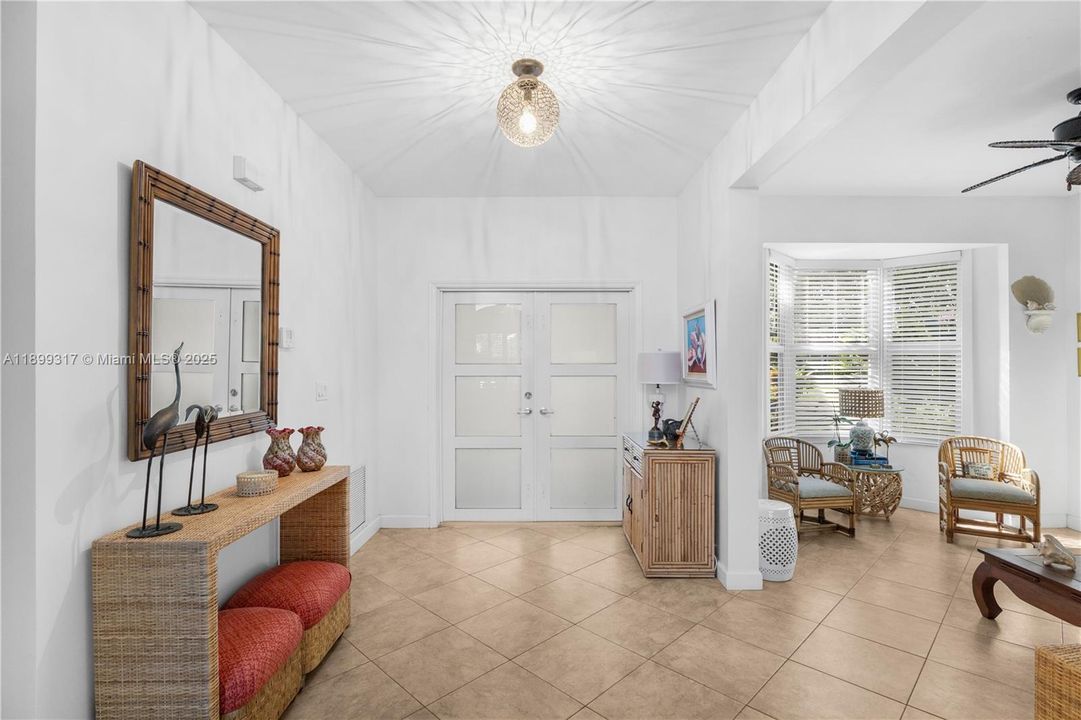 Recently Sold: $975,000 (4 beds, 2 baths, 2886 Square Feet)