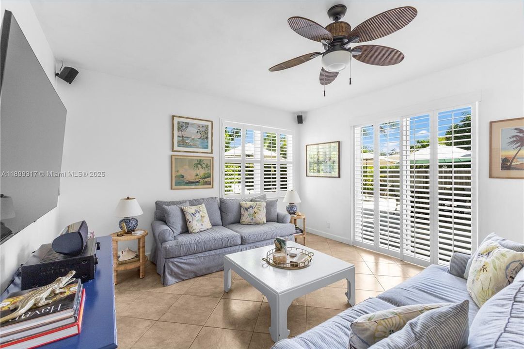 Recently Sold: $975,000 (4 beds, 2 baths, 2886 Square Feet)