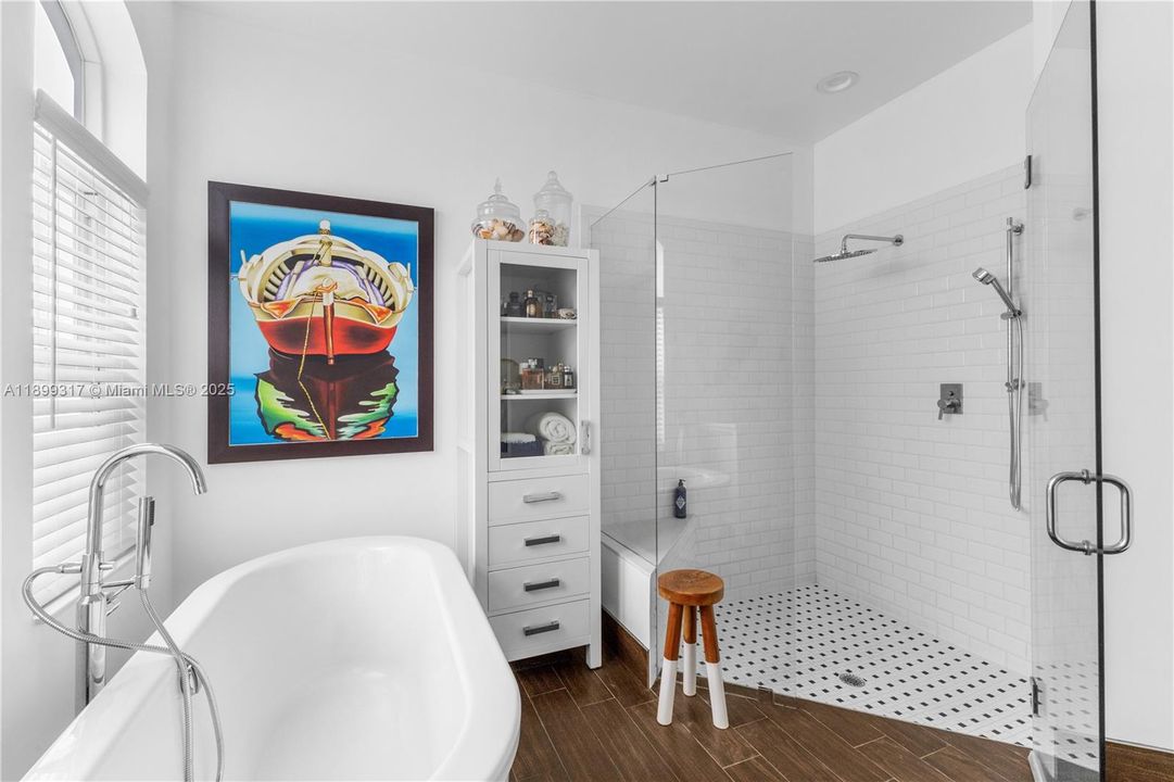 Recently Sold: $975,000 (4 beds, 2 baths, 2886 Square Feet)