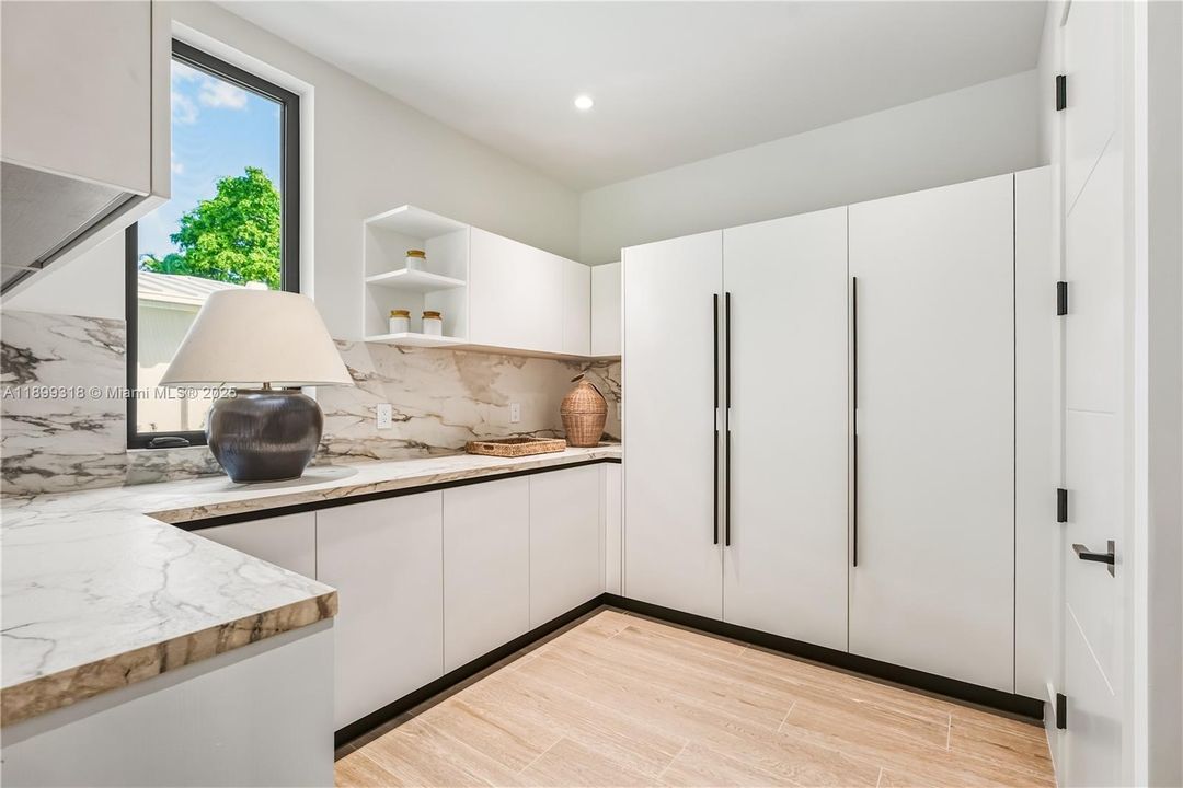 На продажу: $4,500,000 (5 спален, 6 ванн, 4335 Квадратных фут)